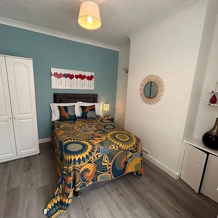 Spacious Homely 3 Bed Property Newcastle-under-Lyme Extérieur photo