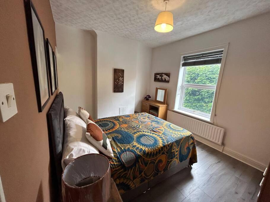Spacious Homely 3 Bed Property Newcastle-under-Lyme Extérieur photo