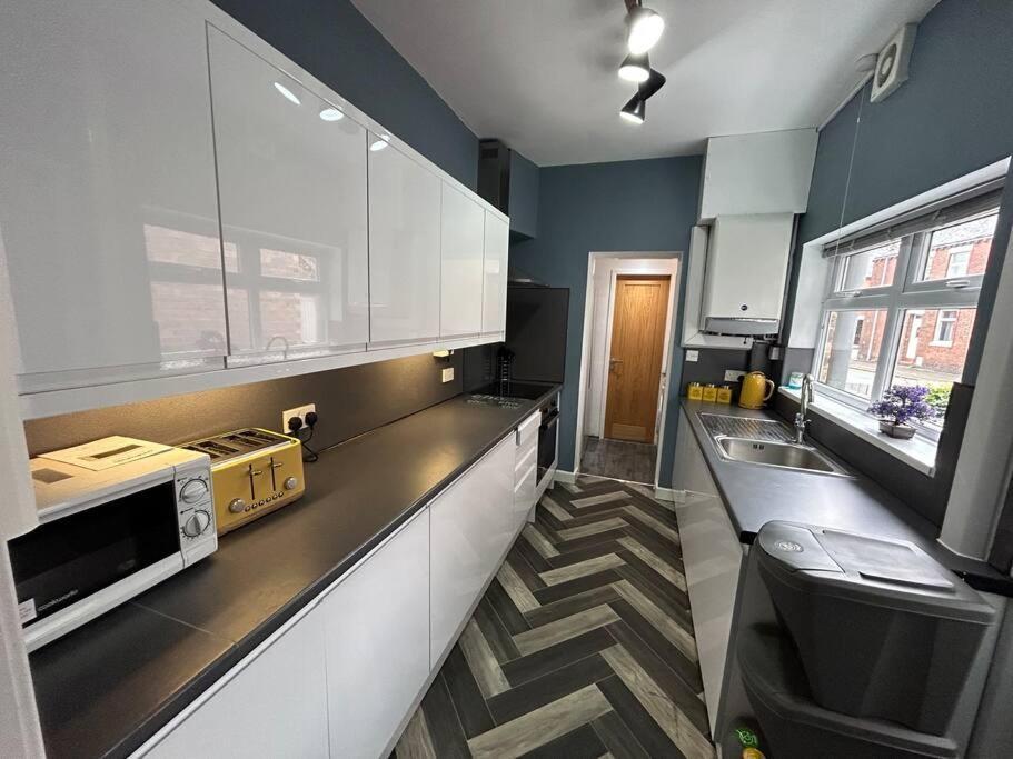 Spacious Homely 3 Bed Property Newcastle-under-Lyme Extérieur photo