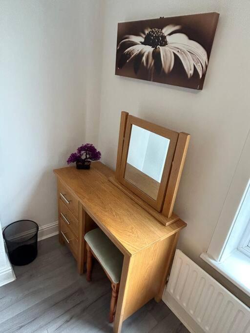Spacious Homely 3 Bed Property Newcastle-under-Lyme Extérieur photo