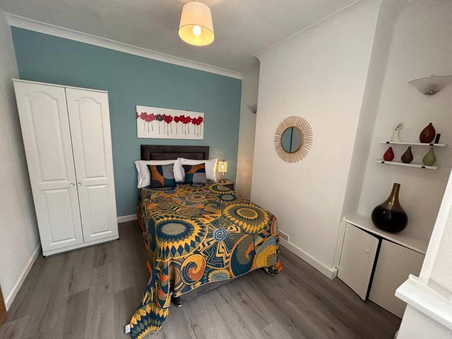 Spacious Homely 3 Bed Property Newcastle-under-Lyme Extérieur photo